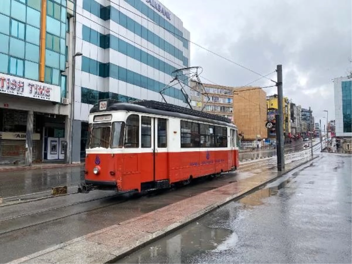 Kadıköy-Moda Tramvayı son seferlerini yapıyor