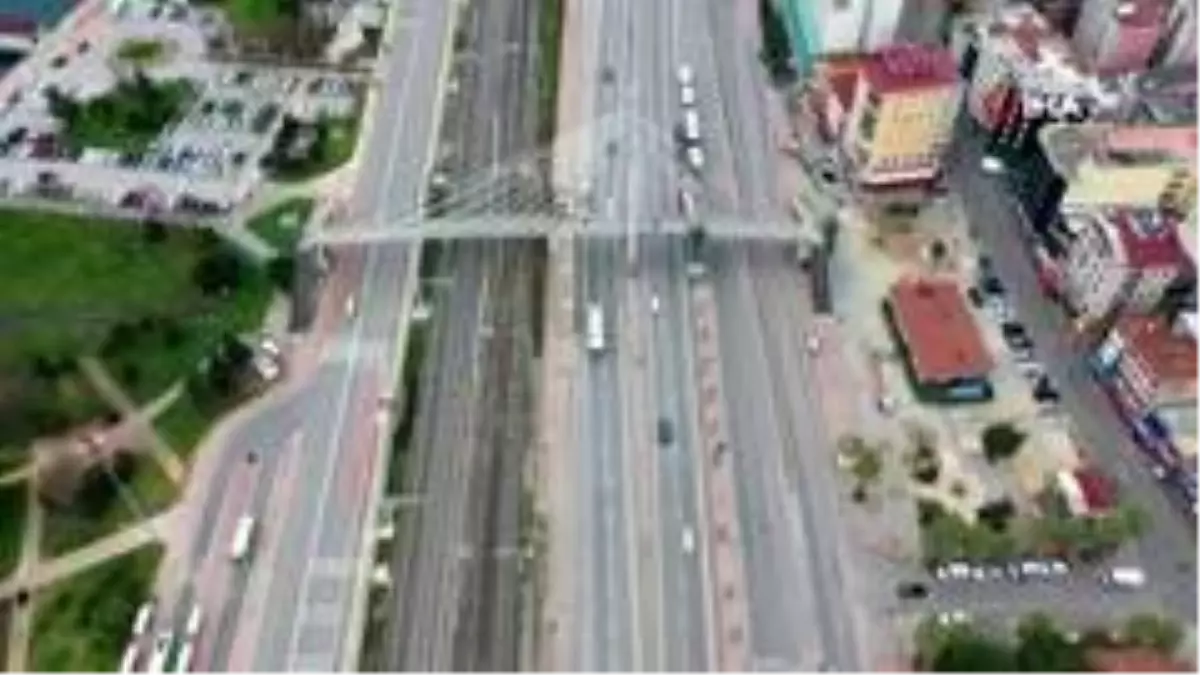 Kocaeli\'de sessizliğe bürünen cadde ve sahiller havadan görüntülendi