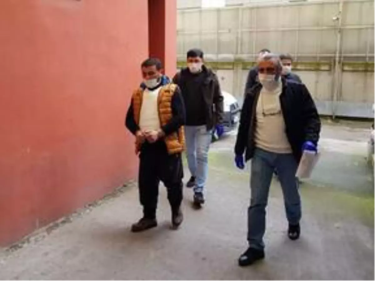 Kocaeli\'deki cinayetle ilgili yakalanan 2 zanlı adliyeye sevk edildi