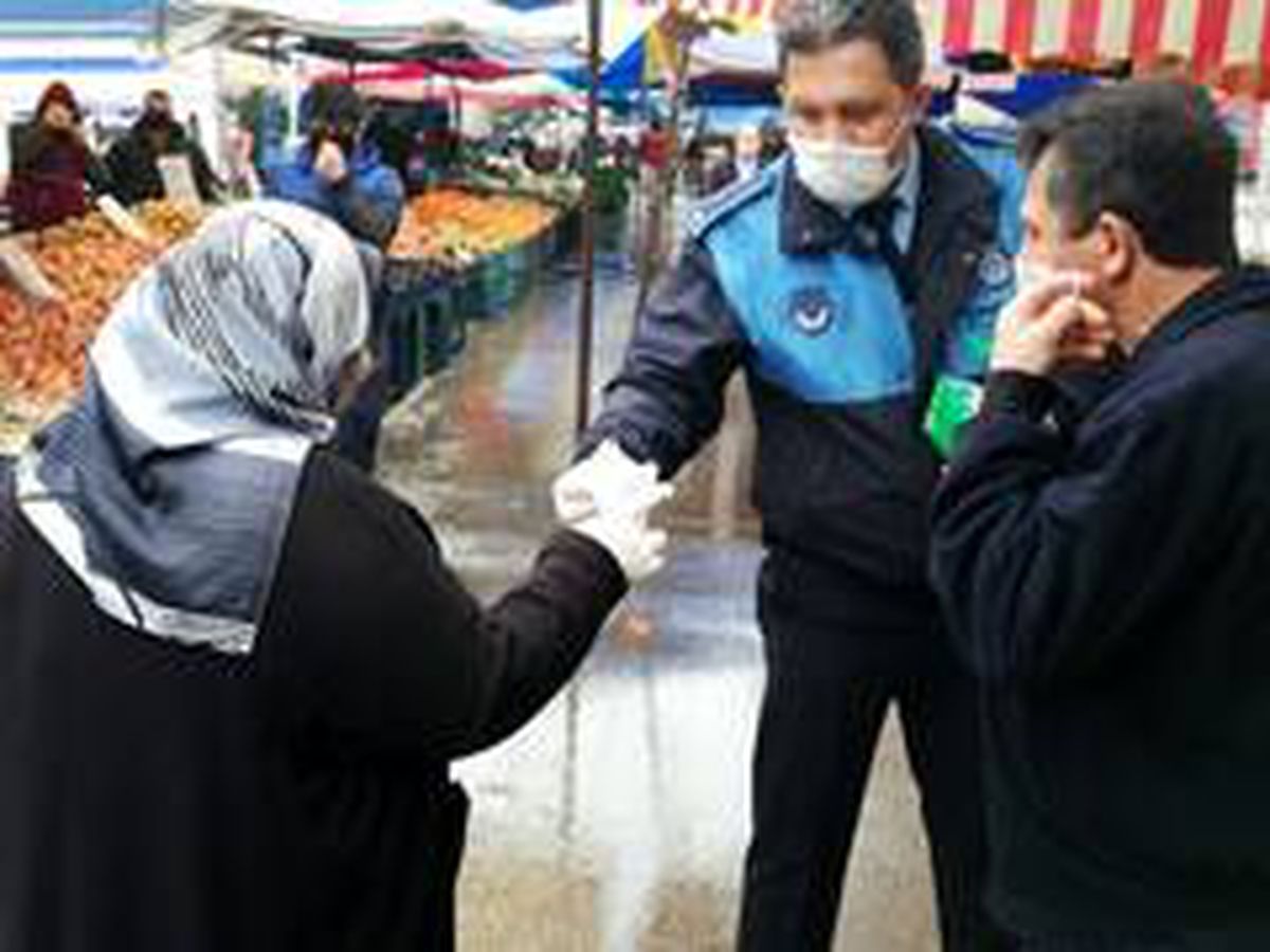 Körfez\'de vatandaşlara 5 bin maske dağıtıldı