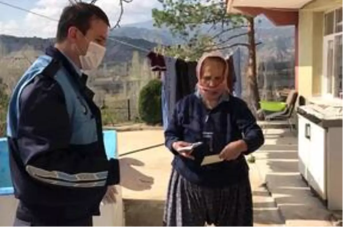 Nallıhan\'da sosyal yardımlar hak sahiplerine evlerinde teslim ediliyor