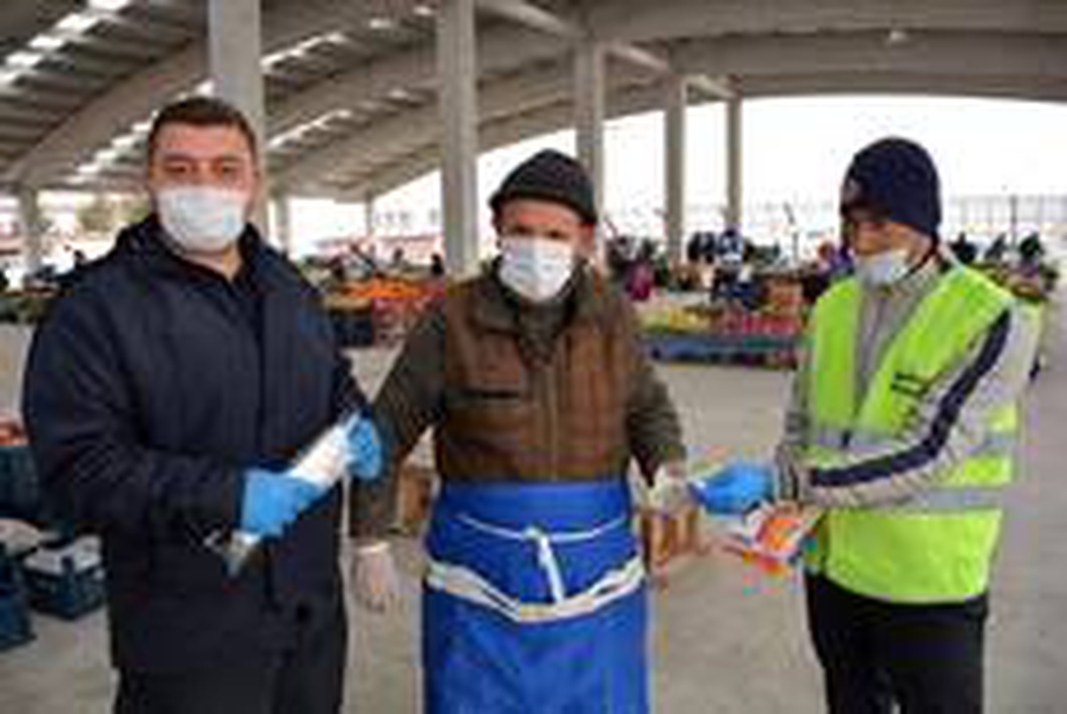 Şuhut\'ta polis ve zabıta ekiplerinden maske ve mesafe uygulaması