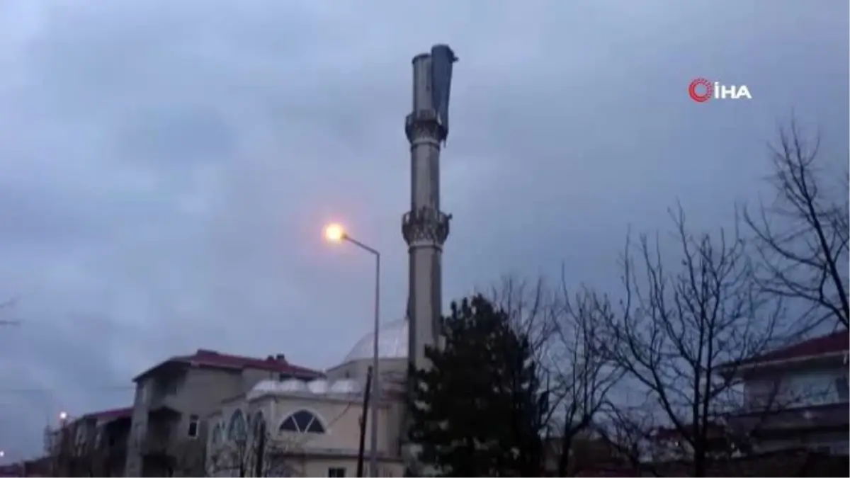 Tekirdağ\'da şiddetli fırtına cami minaresini yıktı