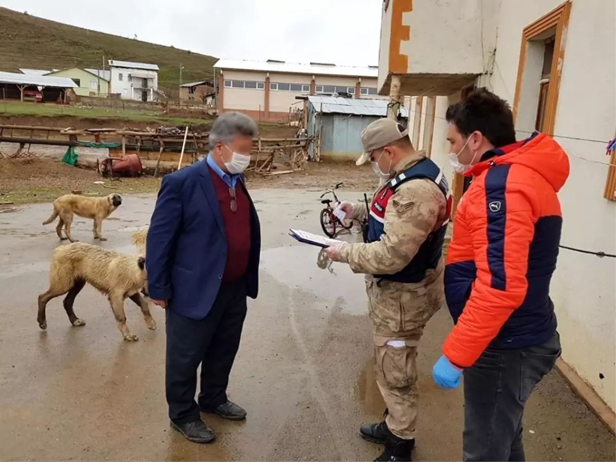 Yaşlıların maaşları ve ihtiyaçlıların destek ödemeleri evlerine götürülüyor