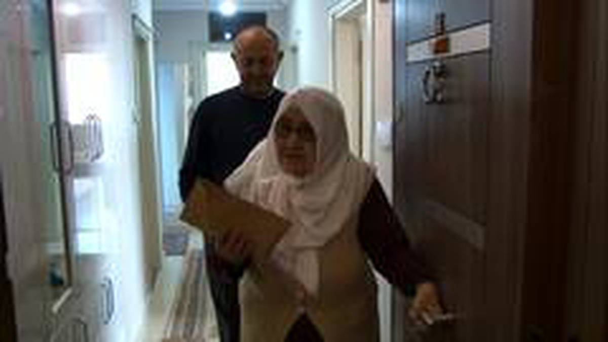 77 yaşındaki Hatice nineden duygulandıran bağış