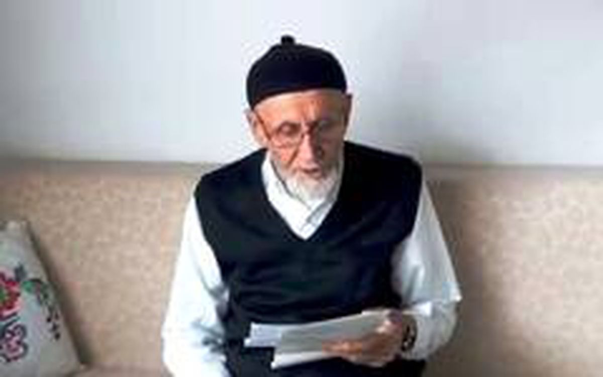 78 yaşındaki Mehmet amcadan şiirli "evde kal" çağrısı