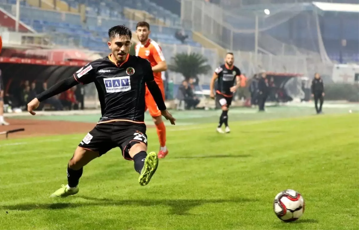 Alanyaspor\'da Umut Güneş, sokağa çıkma yasağına giren tek oyuncu oldu