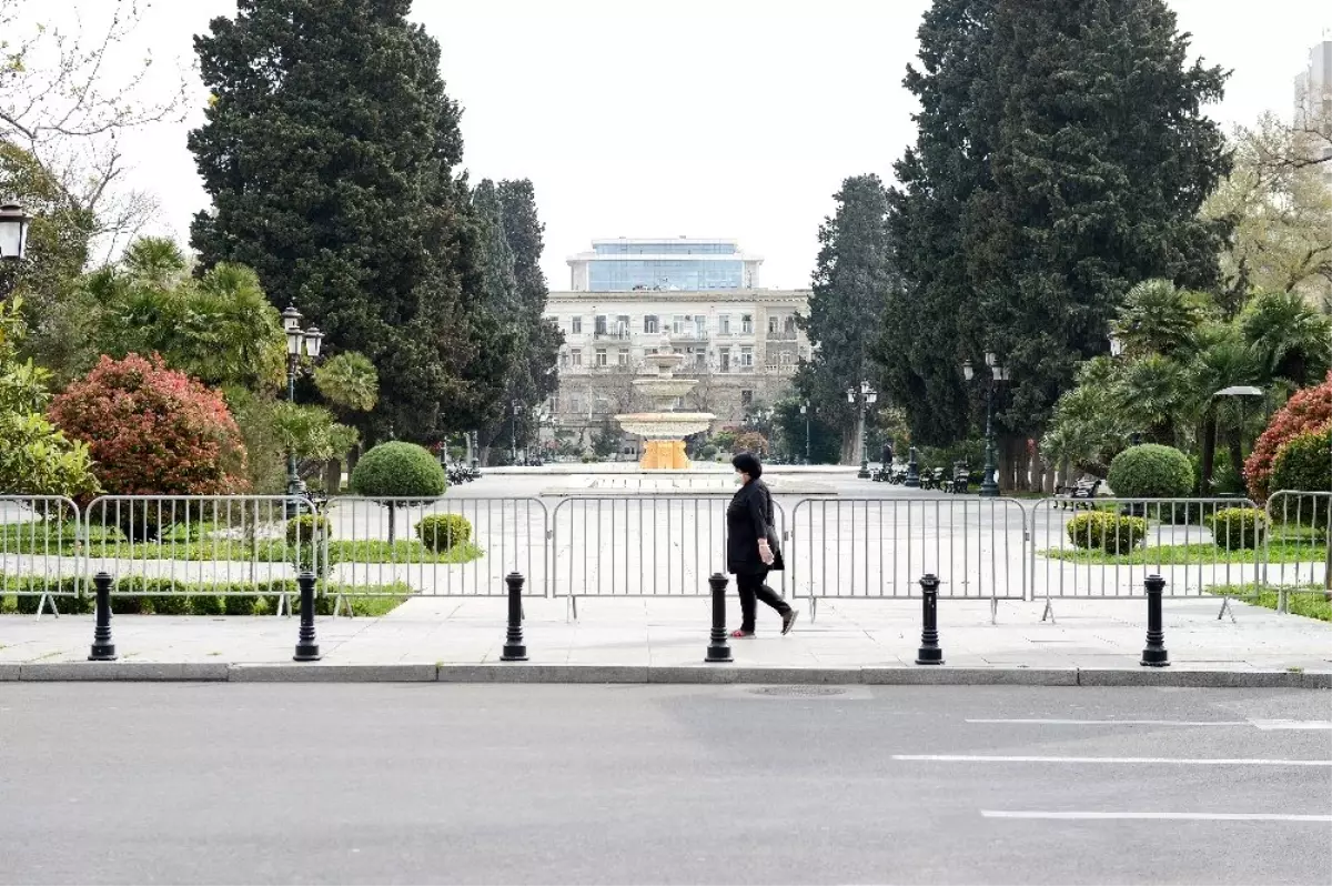 Azerbaycan\'da korona virüs nedeniyle sokaklar boşaldı