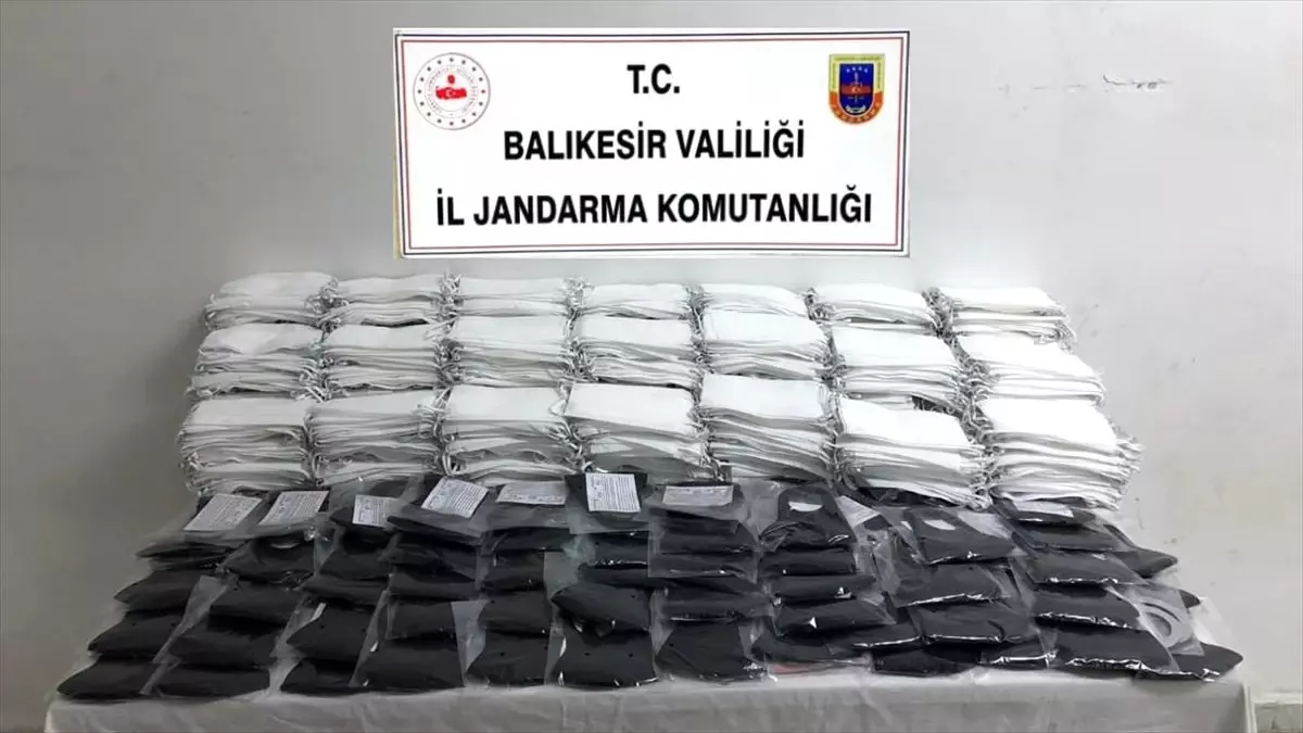 Balıkesir\'de kaçak üretilen 9 bin 850 maske ele geçirildi