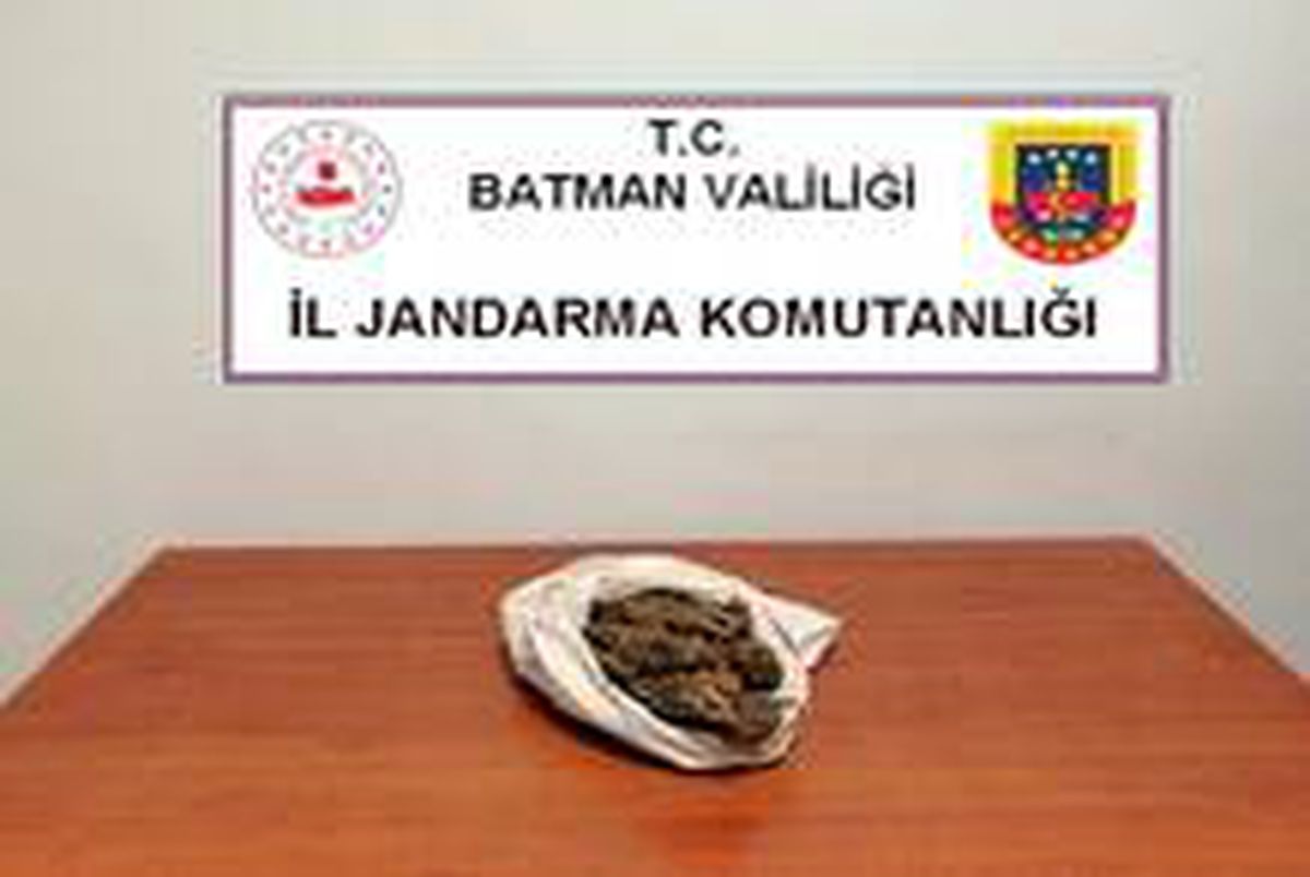 Batman\'dan Mardin\'e esrar götürmek isterken yakalandı