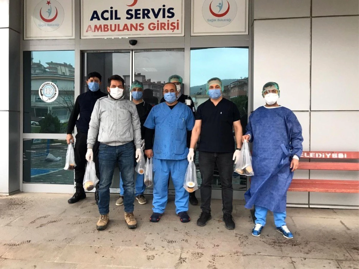 Çanlı arıcıdan sağlık ve polis teşkilatına bal