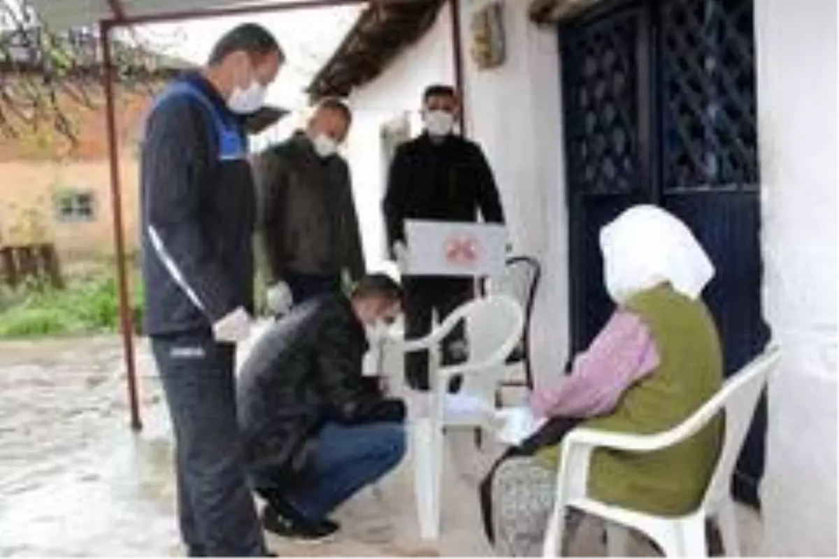 Döşemealtı Belediyesi\'nden ihtiyaç sahibi ailelere gıda yardımı