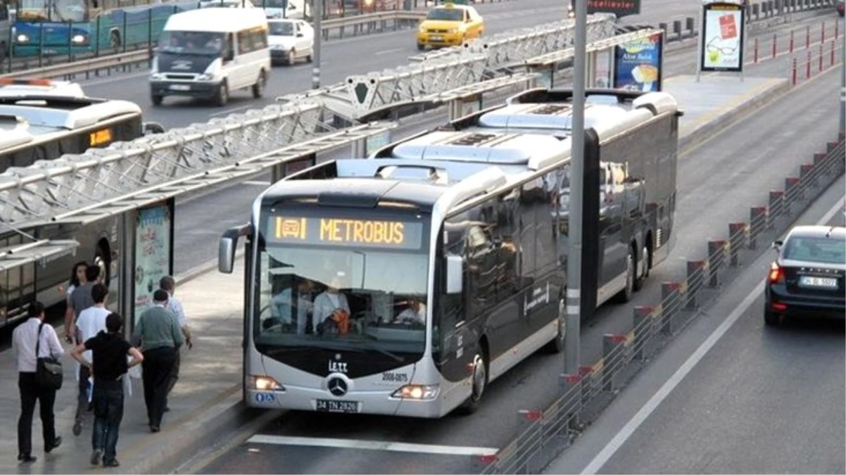 İstanbul\'da toplu taşıma kullanımı ilk kez yüzde 90\'ı aşan azalış gösterdi
