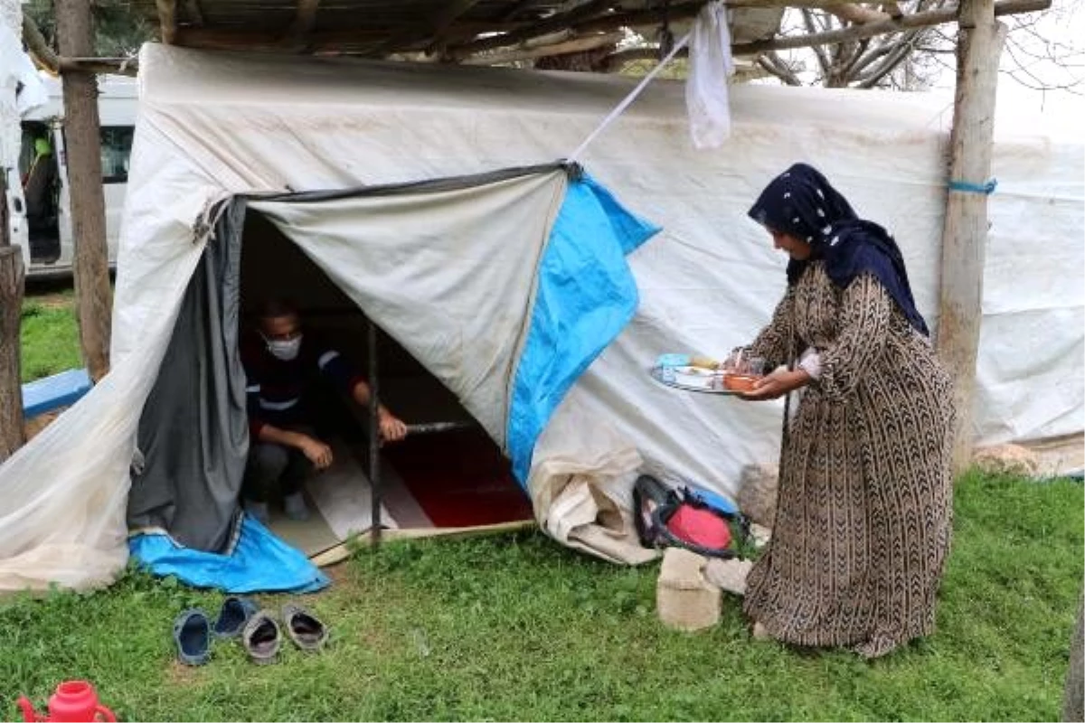 İstanbul\'dan gelen işçi, naylon çadırda kendini karantinaya aldı