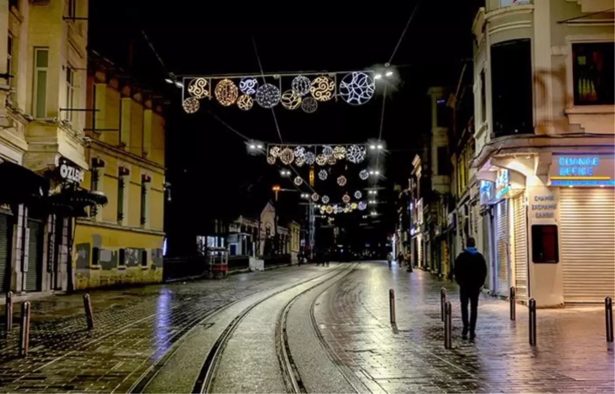 İstanbul sokaklarında koronavirüs sakinliği