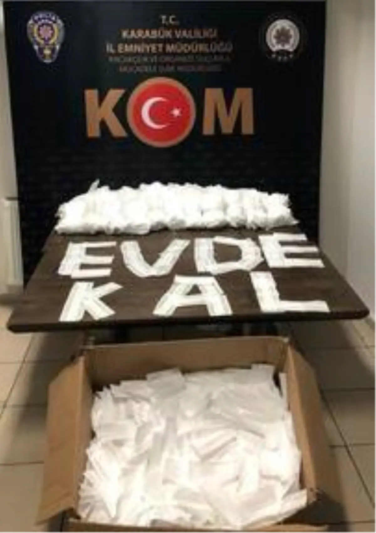 Karabük\'te kaçak üretilen el dezenfektanı ve koruyucu maske ele geçirildi