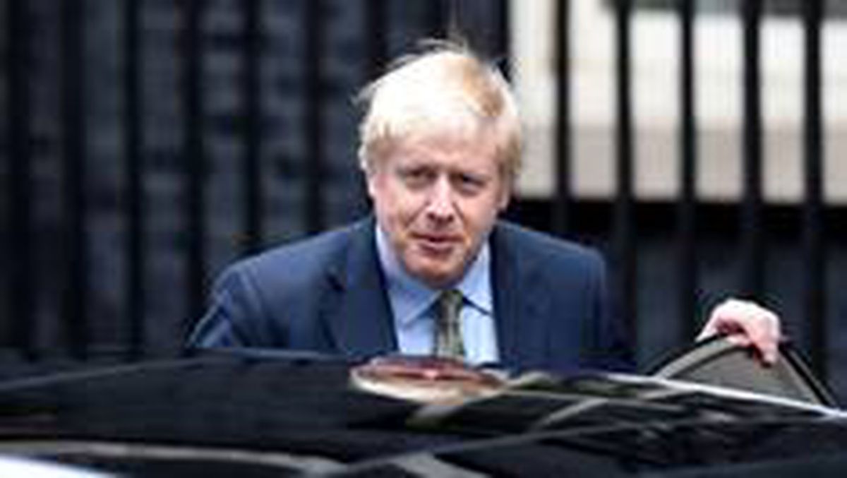 Koronavirüs: İngiltere Başbakanı Boris Johnson hastaneye kaldırıldı