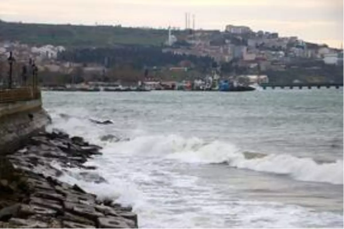 Marmara Denizi\'nde poyraz etkisini sürdürüyor