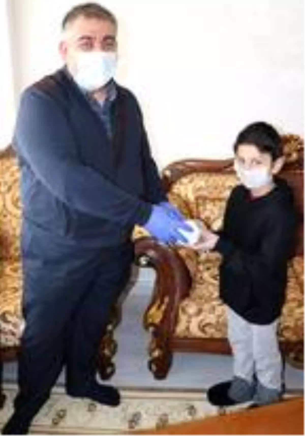 Mehmet, kumbarasındaki 43 lirayı kampanyaya bağışladı