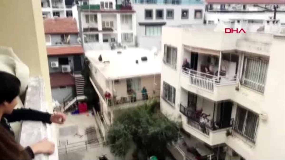 MUĞLA Marmaris\'te kız çocuğuna komşularından balkonlardan sürpriz doğum günü