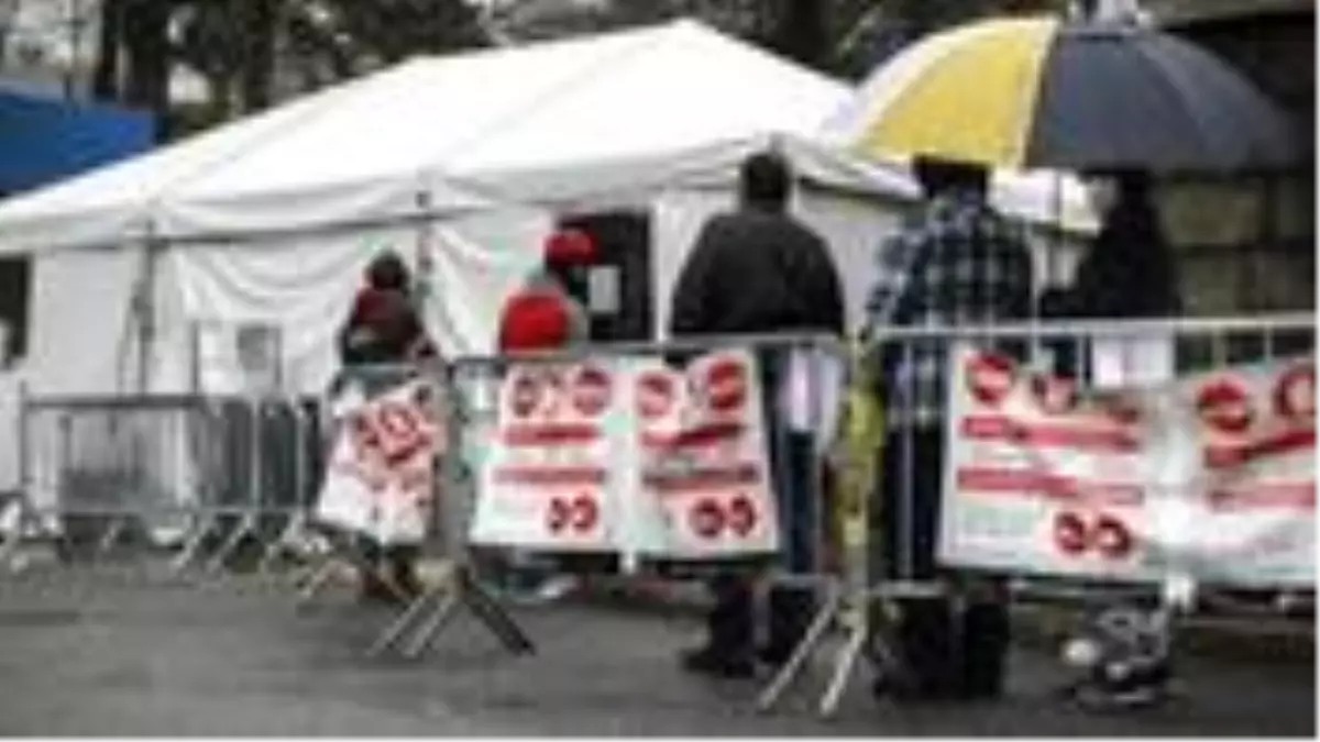 New York\'ta koronavirüs salgınında ölenlerin parklara gömülmesi gündeme geldi