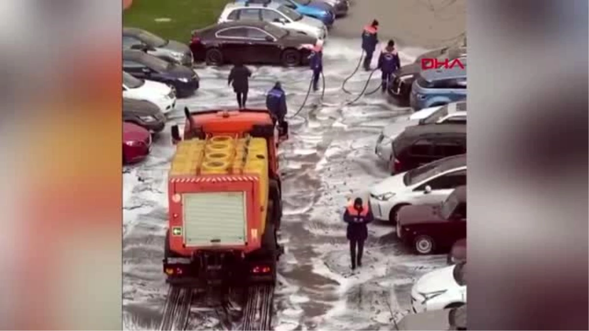 Rusya\'da sokaklar böyle dezenfekte edildi