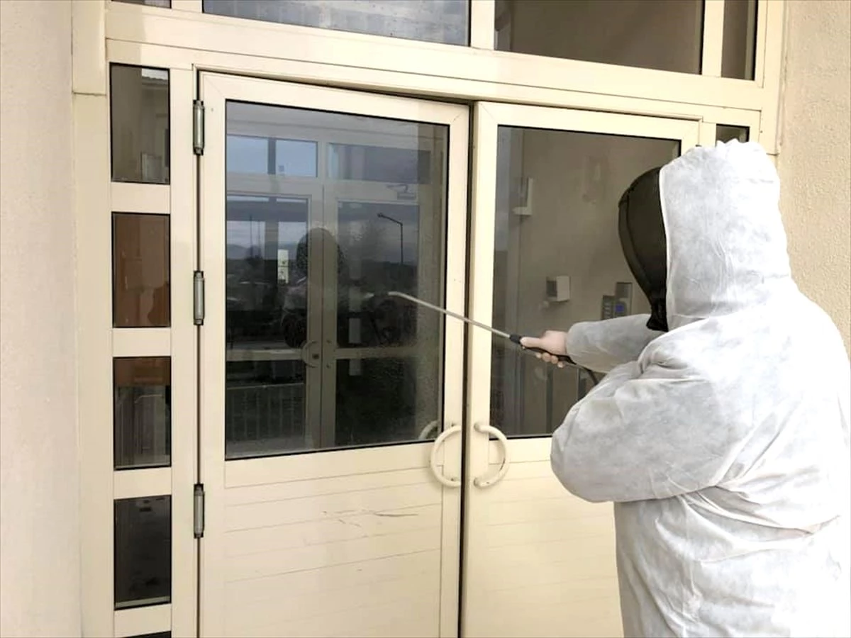 Süloğlu\'nda apartmanlar dezenfekte edildi