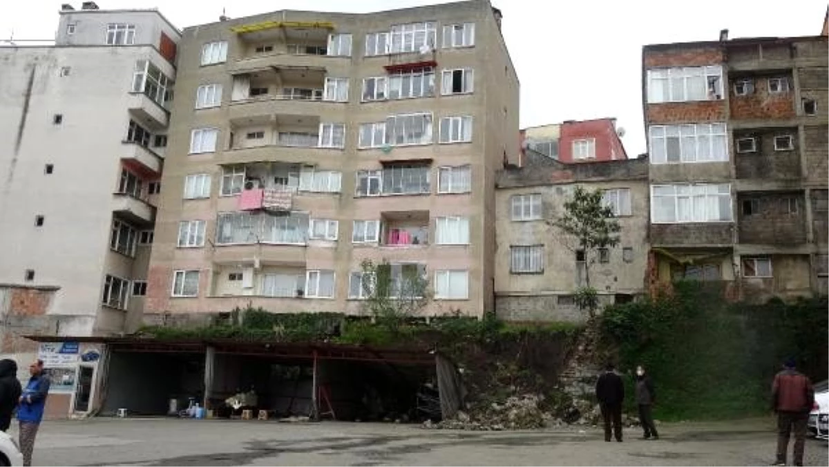 Trabzon\'da istinat duvarı çöken apartmanda yaşayanlar tedirgin
