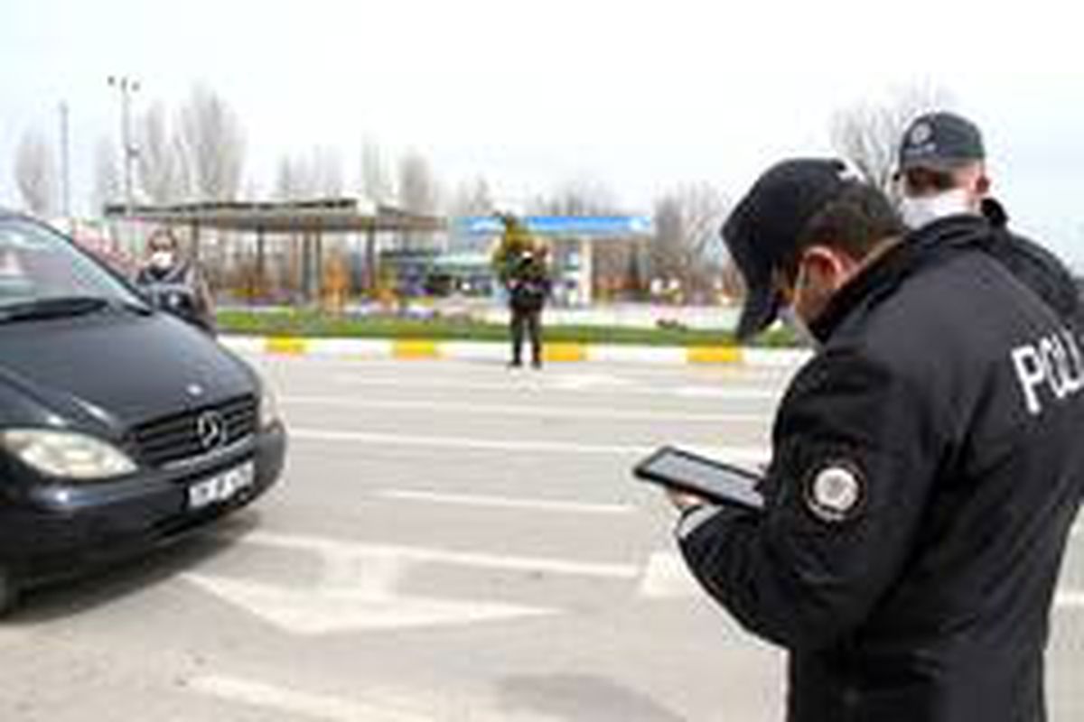 Beyşehir\'de polis tedbirlere uymayanlara ceza yağdırdı