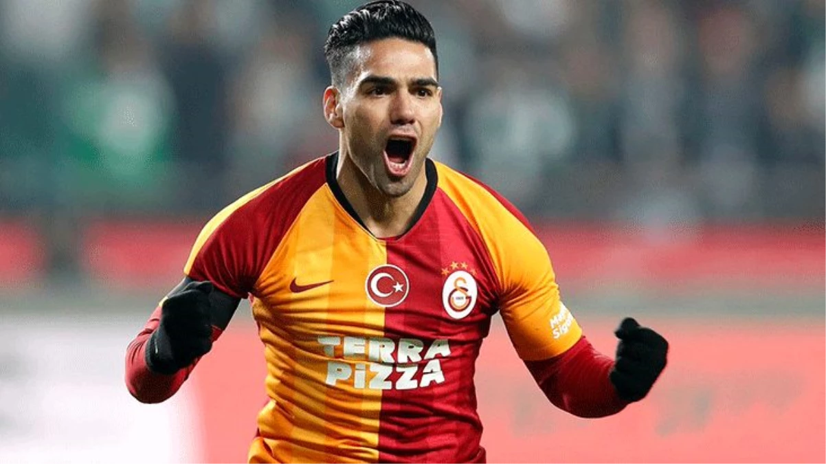 Galatasaray\'ın yıldızı Falcao, 45 saniyede 106 mekik çekti