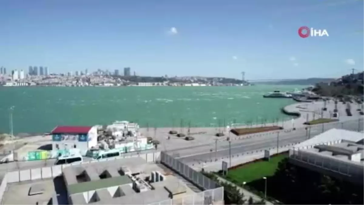 İstanbul Boğazı\'nda sıra dışı renk