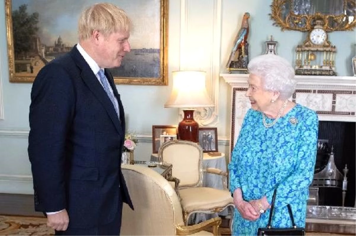 Kraliçe Elizabeth\'ten \'Boris Johnson\' mesajı