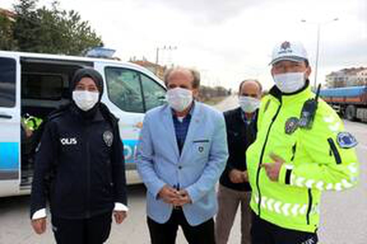 Kulu\'da denetim yapan polislere tatlı ikramı