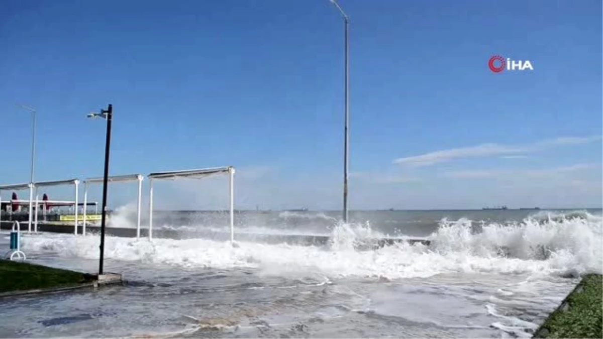 Marmara\'da dev dalgalar...Dalgaların boyu 30 metreye ulaştı