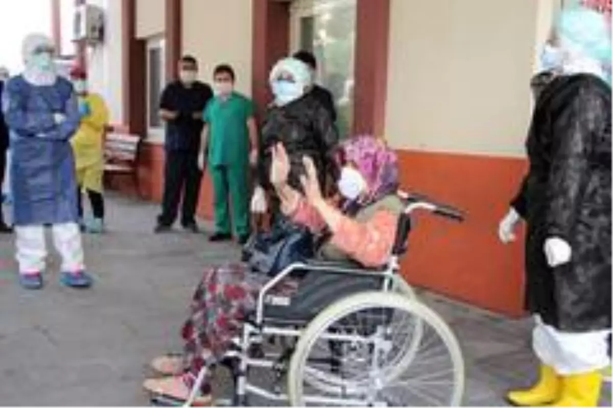 Oğlundan virüs kapan 83 yaşındaki Ayşe Nine korona savaşını kazandı