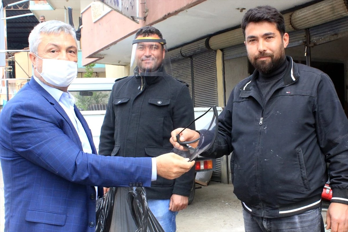 Serik\'te vatandaşlara maske, sağlık çalışanlarına sebze dağıtımı yapıldı