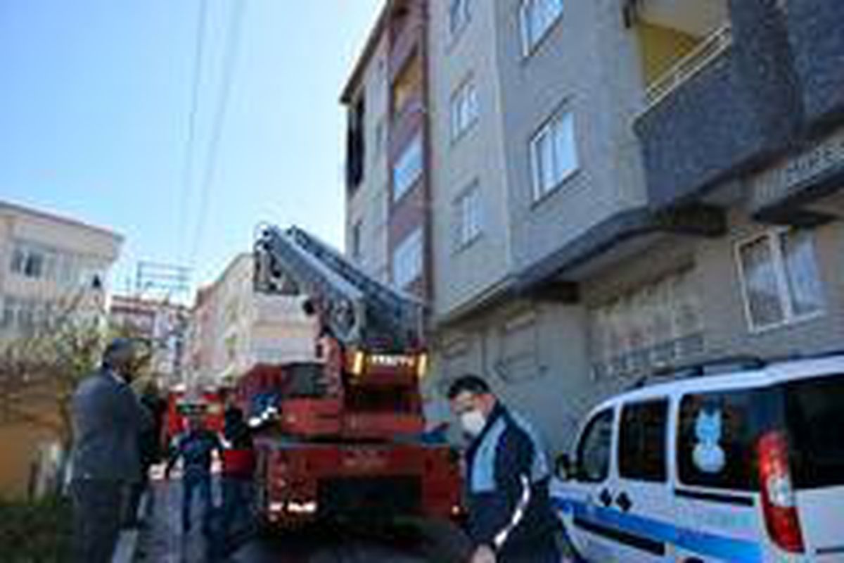 Türkeli\'de apartmanda korkutan yangın