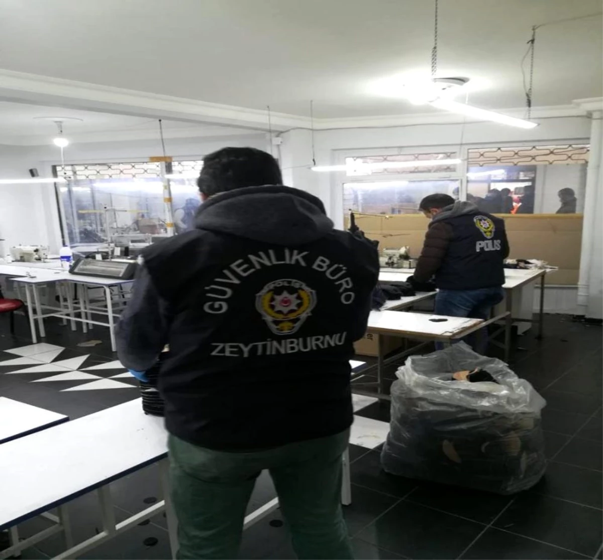 Zeytinburnu\'nda kaçak maske operasyonu: 4 atölye mühürlendi