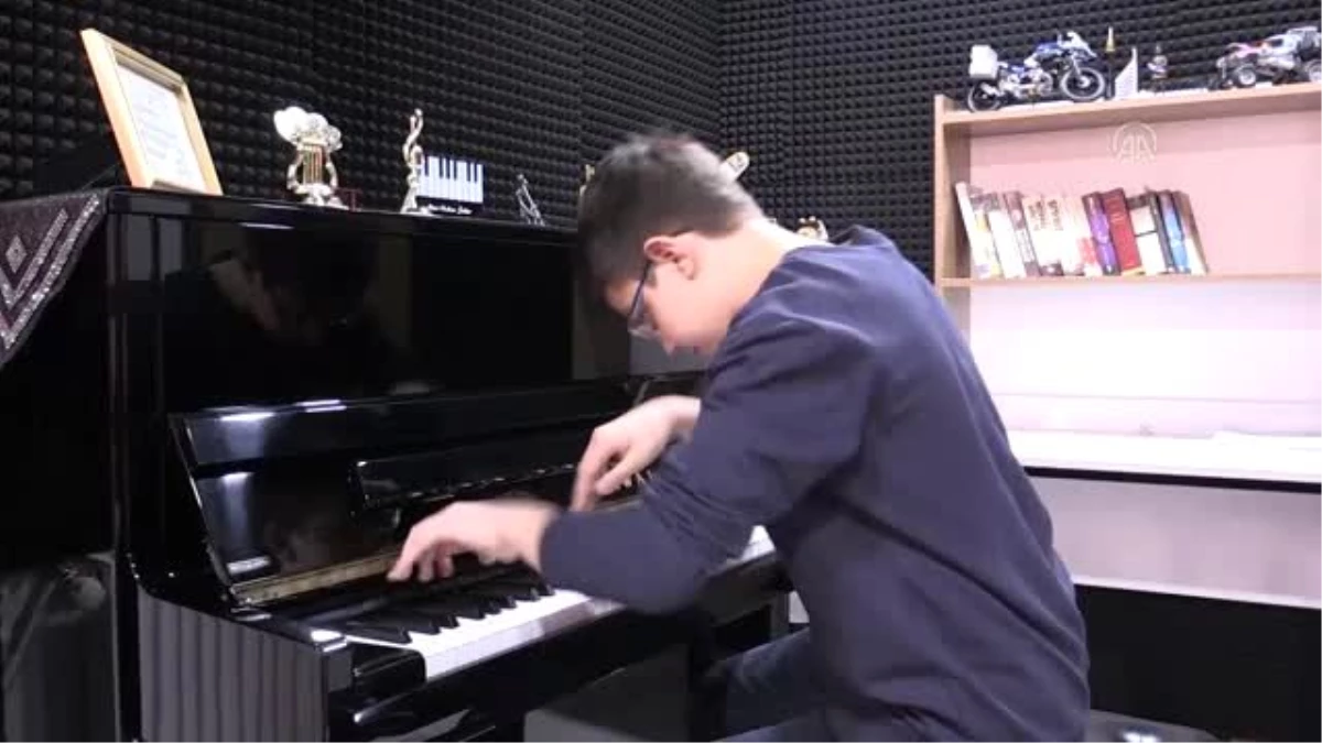13 yaşındaki Türk piyanist 4 kıtada konser verdi