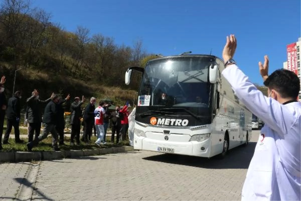 14 günlük karantina süresi dolan öğrenciler alkışlarla uğurlandı