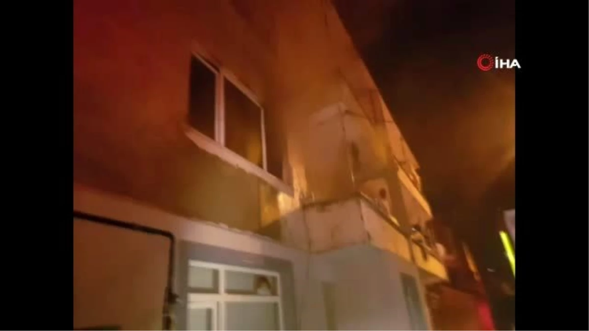 3 katlı binada çıkan yangın mahalleliyi sokağa döktü