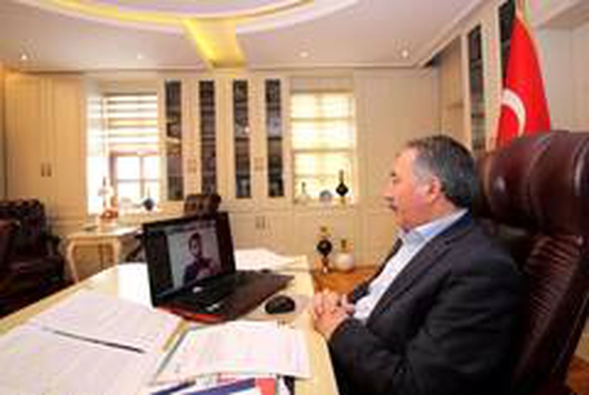 AİÇÜ Rektörü Prof. Dr. Karabulut, öğrencilerin sorularını yanıtladı