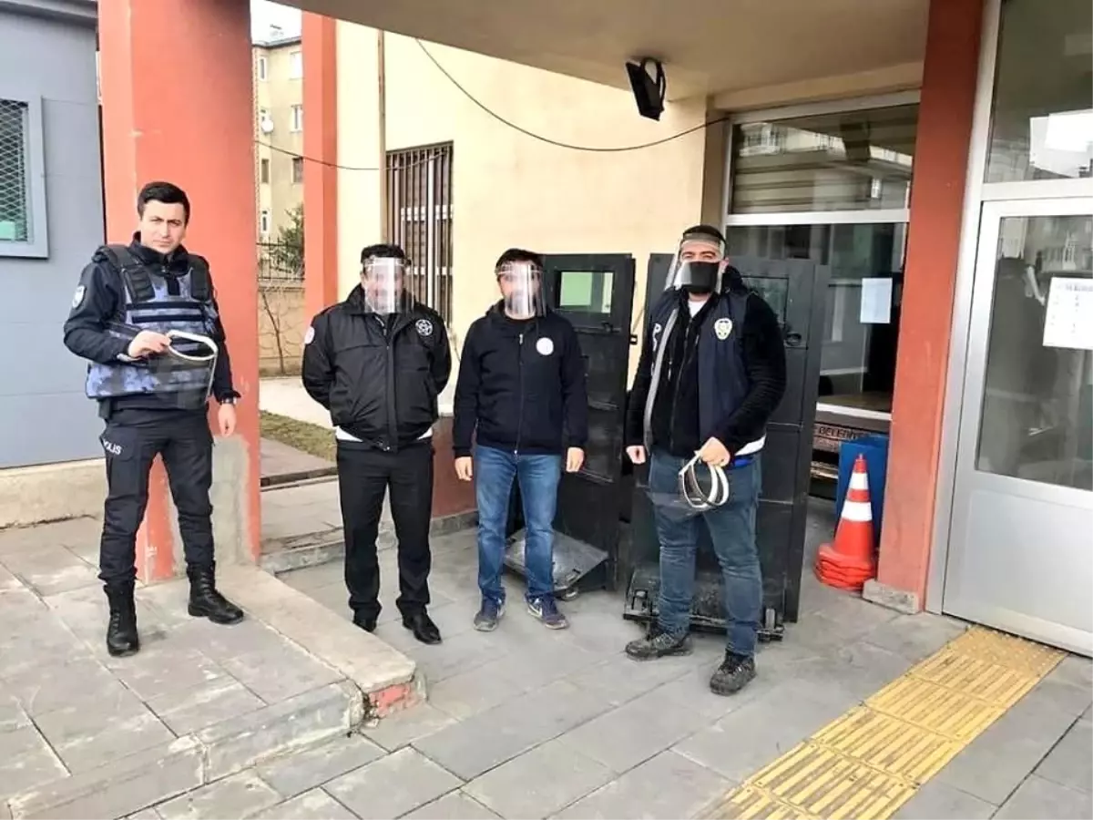 Aziziye Gençlik Merkezi\'nden polise siperli maske