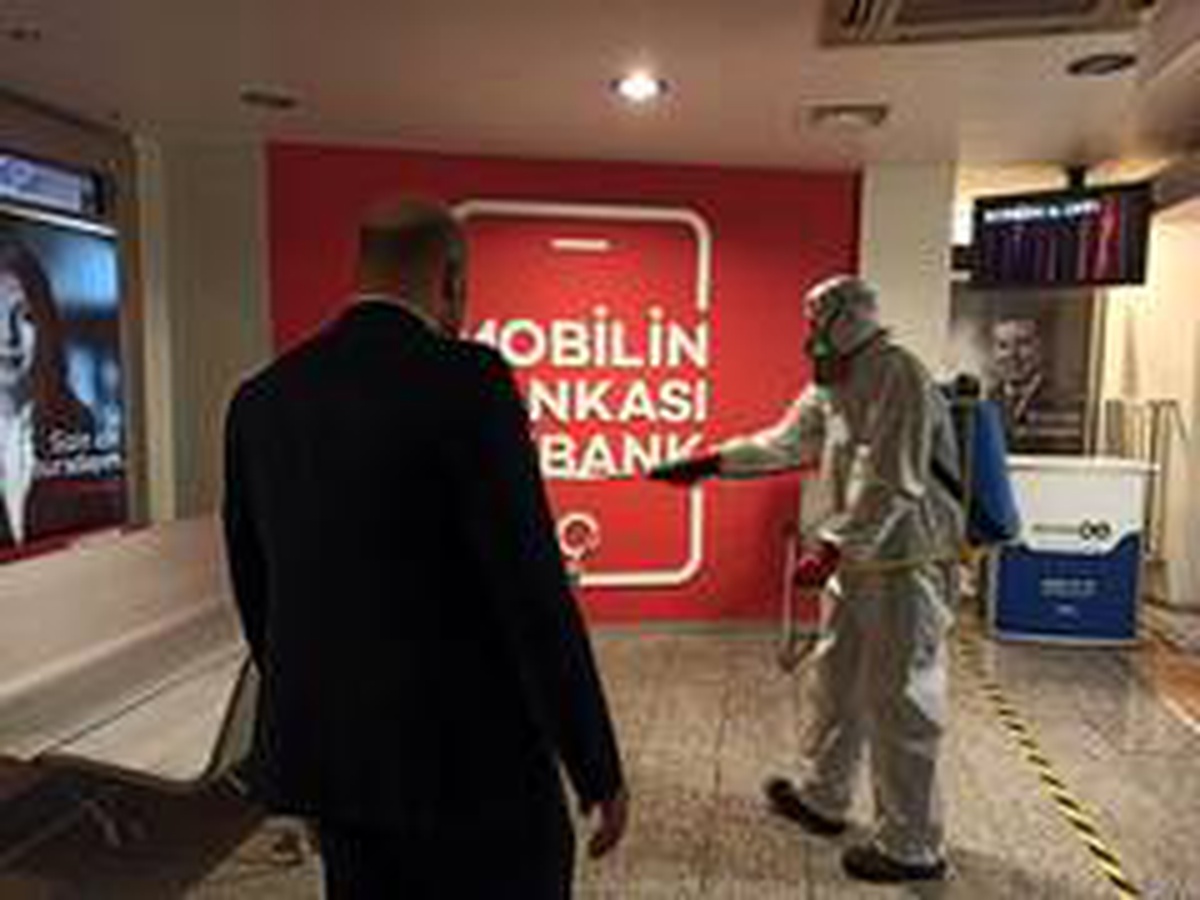 Banka şubeleri ve ATM\'ler dezenfekte ediliyor