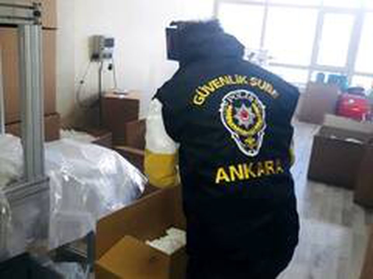 Başkent\'te 30 bin kaçak maske ele geçirildi