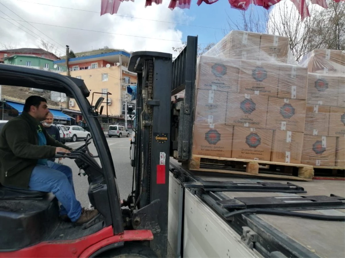 Diyarbakır Büyükşehir Belediyesi 10 bin aileye gıda kolisi dağıtıyor