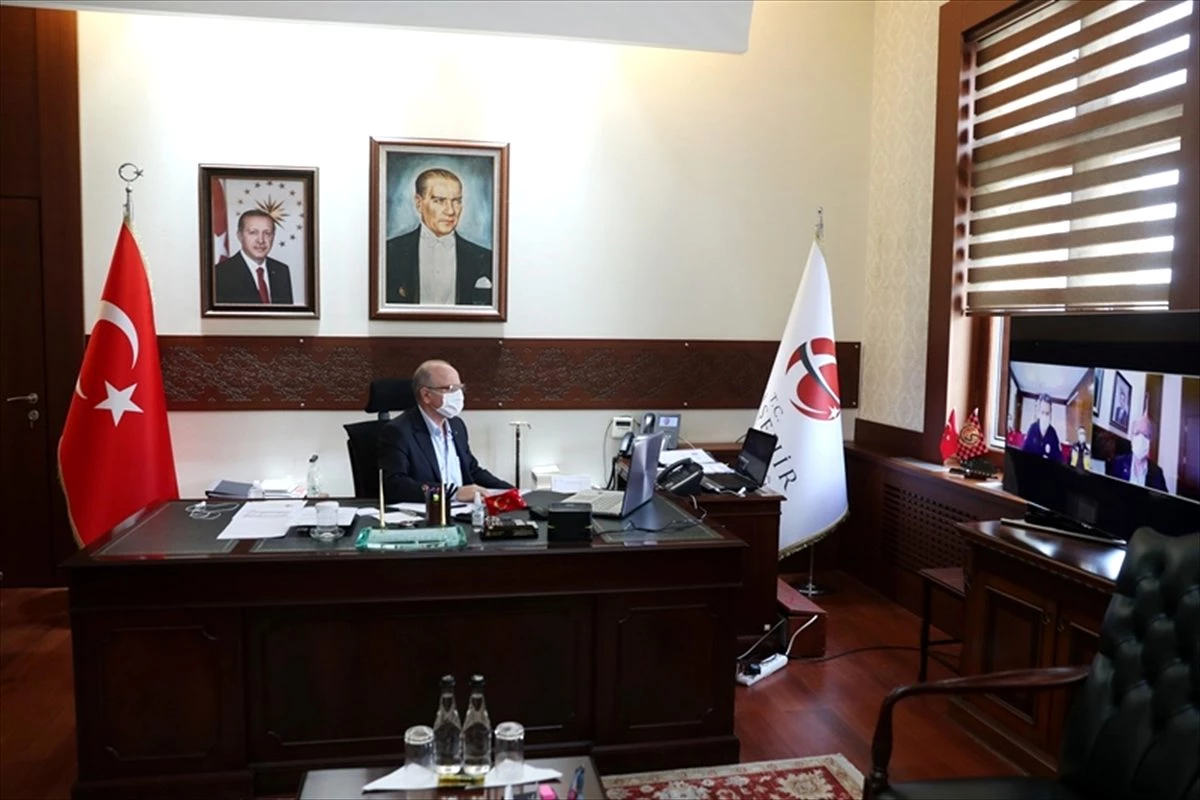Eskişehir Valisi Özdemir Çakacak sağlık yöneticileriyle video konferans yaptı
