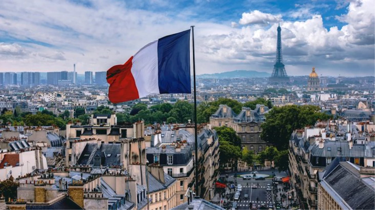 Fransa ekonomisi koronavirüs nedeniyle yüzde 6 daraldı