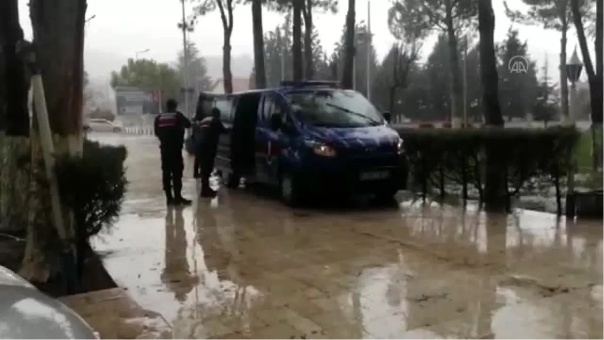 Kendilerini Vefa Destek Grubu görevlisi olarak tanıtıp hırsızlık yapan 2 kişi yakalandı (2)