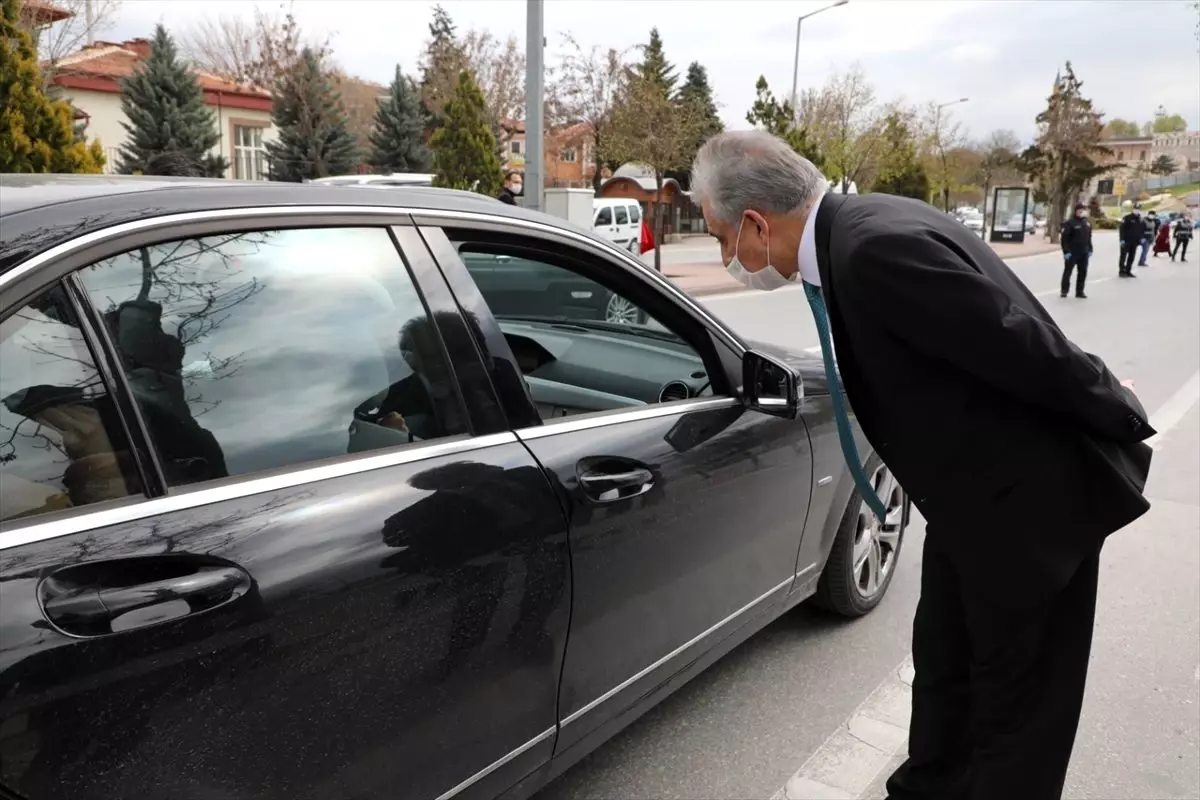 Konya Valisi Toprak\'tan semt pazarında koronavirüs denetimi